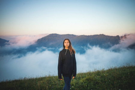 迷蒙山上的少女