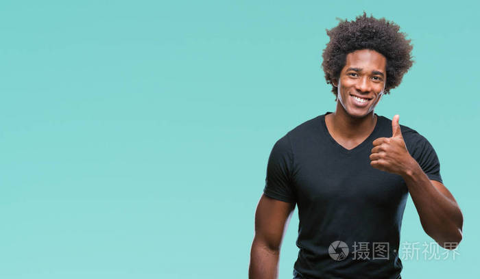 赞许的表情看着相机,显示出成功.