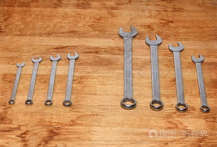 机械工具包. 一套扳手和汽车钥匙头. 建筑物