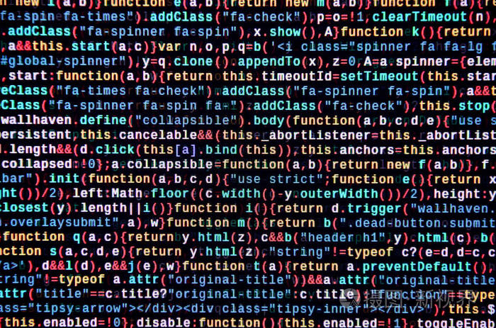 在笔记本电脑上编写编程代码. 计算机屏幕上的数字二进制数据.