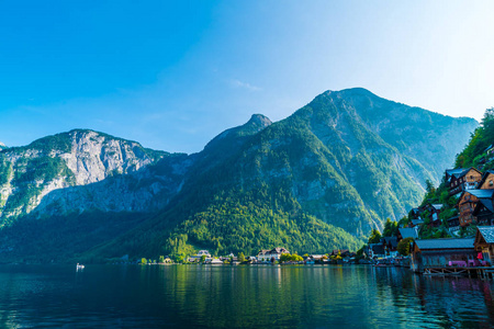 奥地利Alps，Salzkammergut地区，Hallstatt湖，Hallstatt村