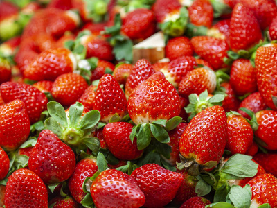 大成熟浆果草莓的背景