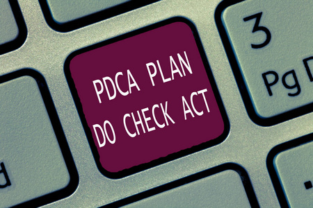 显示 Pdca 计划的文本符号做检查行动。概念性照片的改进解决问题的方法