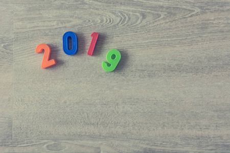 2019新年快乐写五颜六色的塑料数字