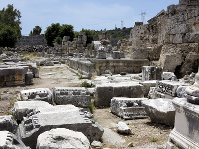 罗马废墟栖息在土耳其