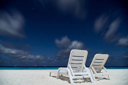 视野开阔的长曝光镜头照片