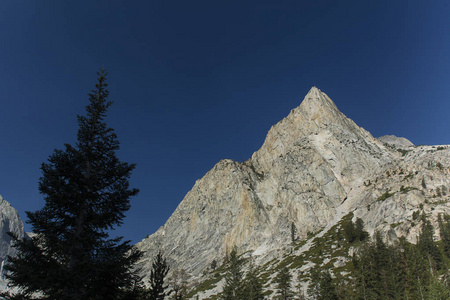 美丽的山脉自然景观风景