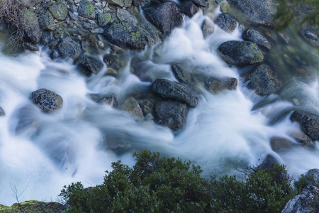 三位一体阿尔卑斯山瀑布风景