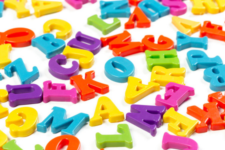 白底彩色玩具字母表