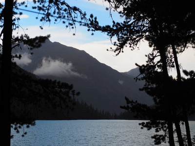 俄罗斯阿尔泰山湖景风景如画