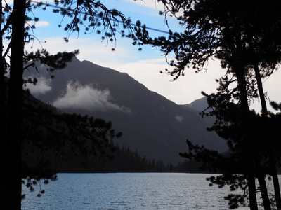 俄罗斯阿尔泰山湖景风景如画