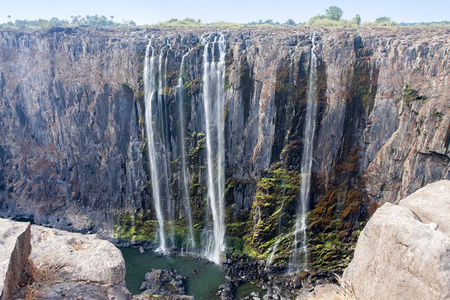 津巴布韦干旱期间令人叹为观止的维多利亚瀑布