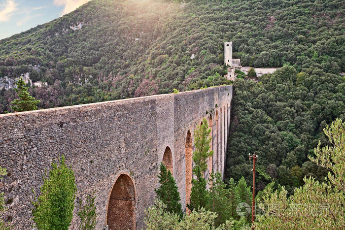 意大利梭罗托翁布里亚与古代庞特德尔托里的景观，中世纪桥渡槽13世纪