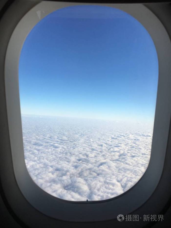 从一系列独特的照片从飞机窗口