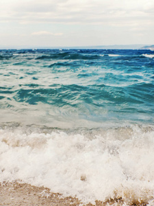 沙滩上的蓝色海浪夏季背景