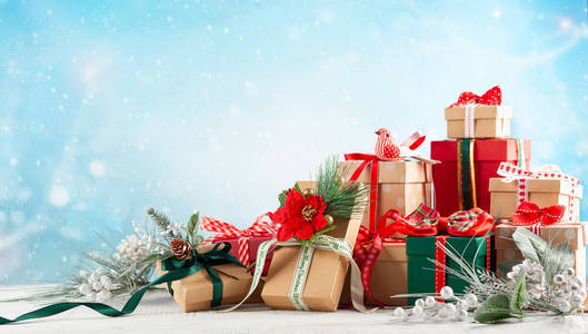 圣诞节或新年背景与节日礼品盒。圣诞节的概念。