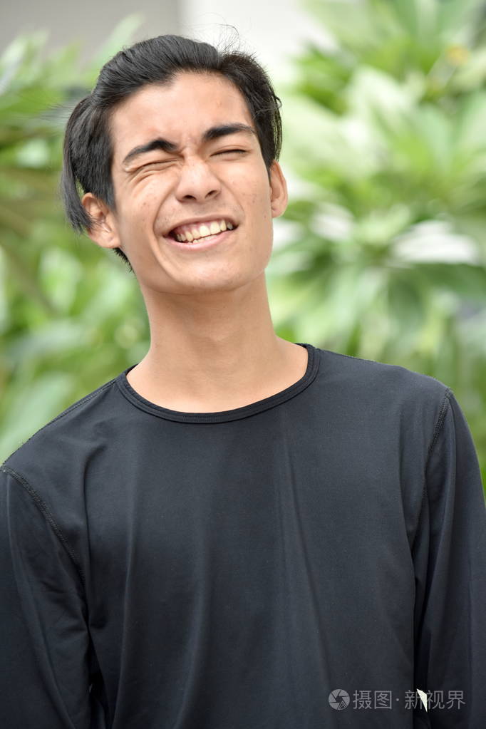 强调年轻的菲律宾人