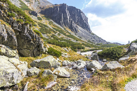 在高塔特拉斯山徒步旅行Vysoke Tatry斯洛伐克。 斯考克瀑布斯洛伐克沃多帕德斯科克。 1789米 最美丽的塔特