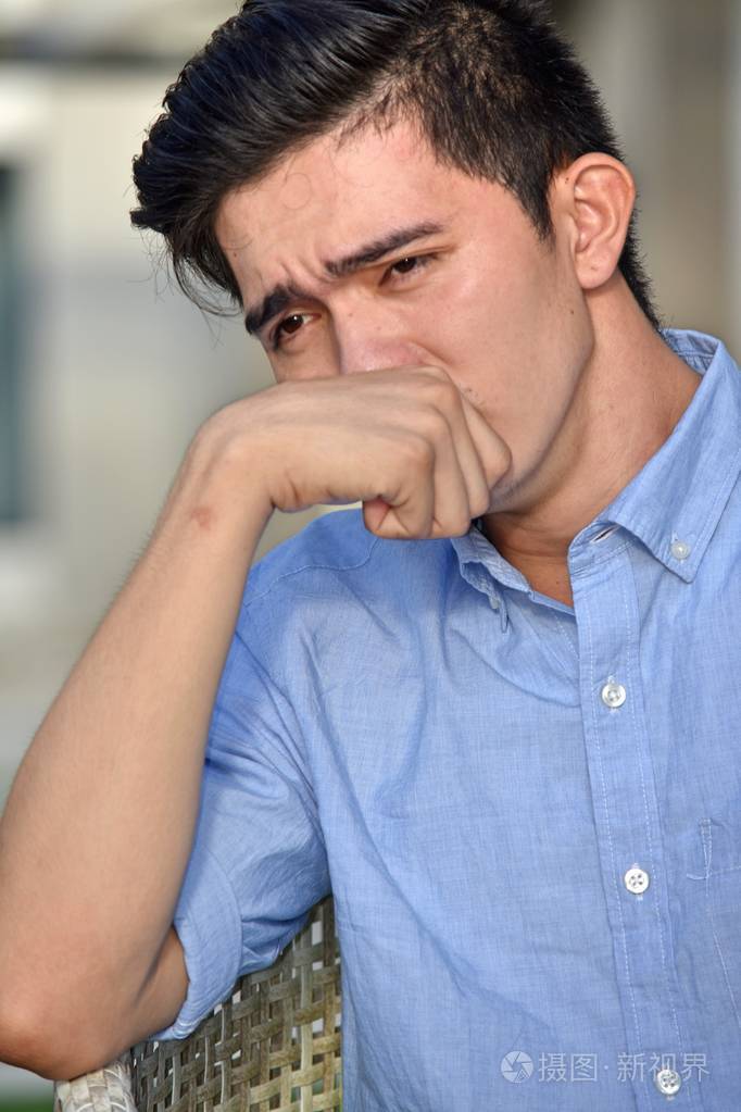 一个哭泣的菲律宾人照片-正版商用图片13rroj-摄图新视界