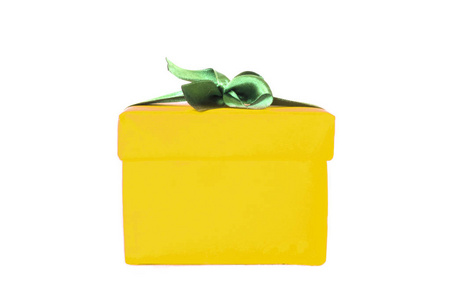 黄色礼品盒配绿色缎带蝴蝶结
