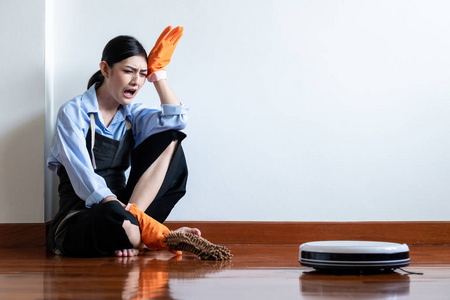 亚洲女乘客疲惫图片