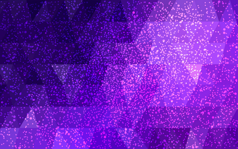 浅紫色矢量圣诞多边形背景. 由雪花组成的三角形组成的低聚插图.