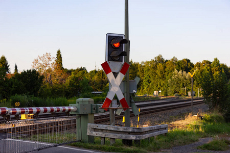 德国南部铁路与红灯交叉