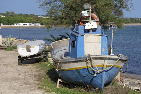   fishing boats ashore 