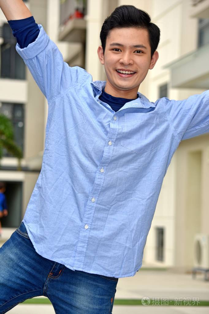 菲律宾男性玩得很开心