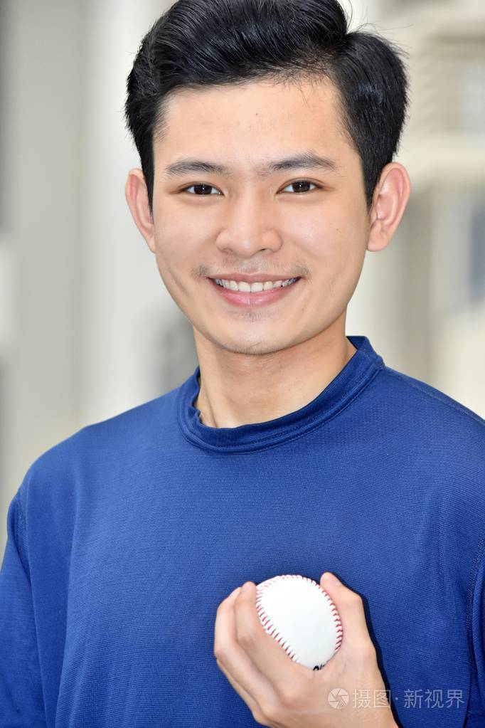 菲律宾男棒球运动员微笑