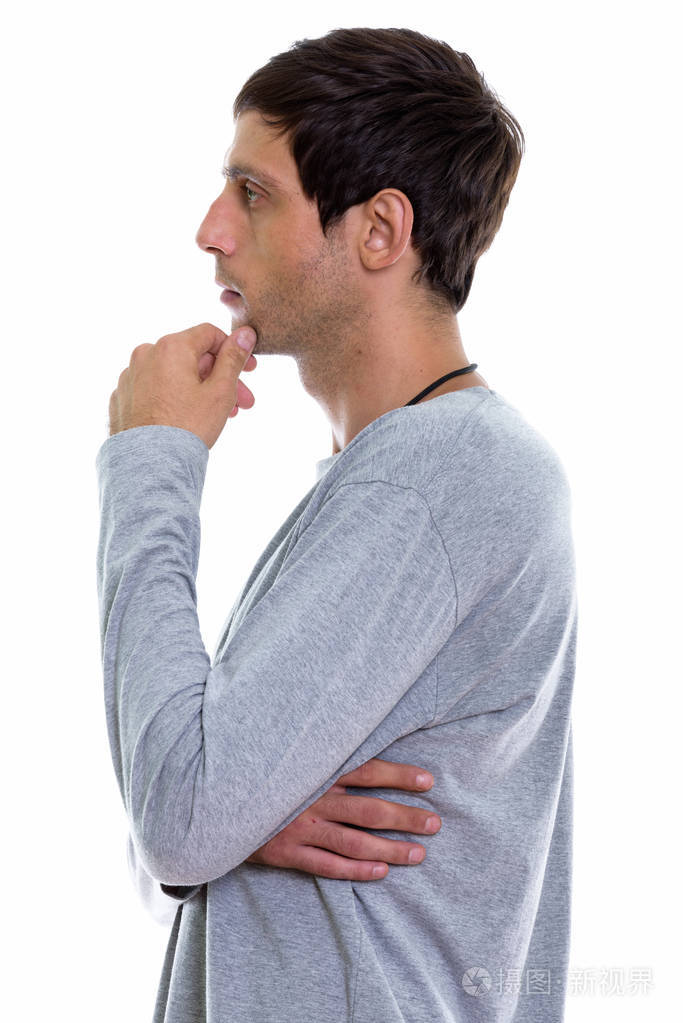 配置文件视图的年轻英俊的男人用手托住下巴思考照片