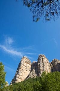 在西班牙的PenarroyaDetastavinsteruelAragon中被命名为Masmut岩石的岩石墙。