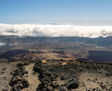 位于西班牙特内里费岛上的泰德风景是一座天然公园中的火山，受到保护