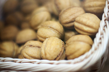 篮子里有美味的饼干