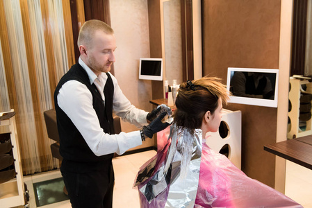 s fair hair in the salon