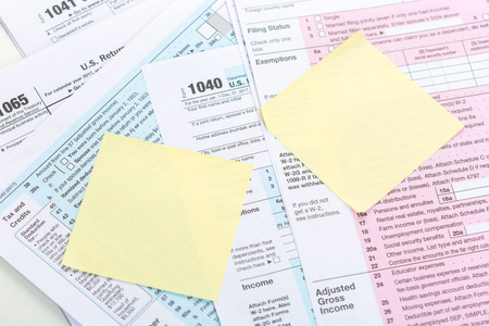 填妥印刷及填填的税务表格