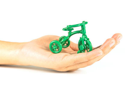 手里的玩具自行车