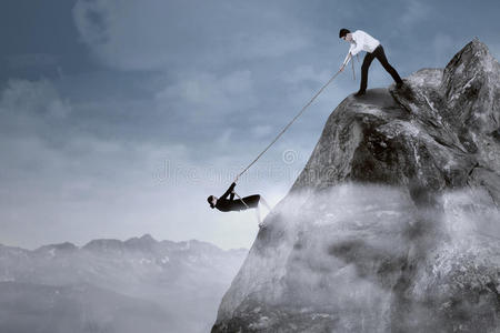 重生逆境重生的新生活与精子和卵子商人在悬崖之间跳跃.