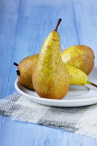 酱香梨果盘香梨果盘烘烤制作的梨和香子兰冰乳霜关-在上面向一pl一te