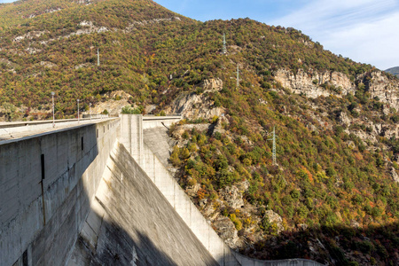 保加利亚VachaAntonivanovts i水库罗多普山普洛维迪夫地区令人惊叹的秋季景观