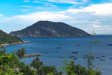 查姆岛在越南的库劳查姆群岛，有着美丽的海滩和风景。