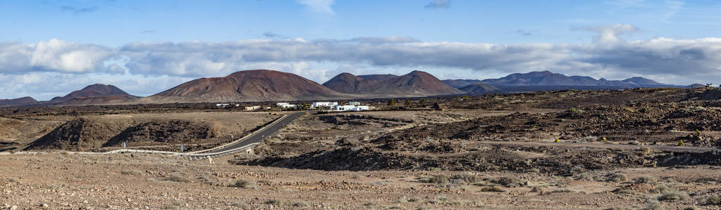 兰萨罗特火山景观附近的萨利纳斯德亚努比奥