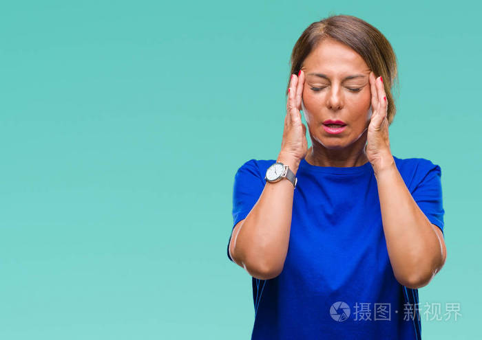 中年老年西班牙裔妇女超过孤立的背景手在头部疼痛因为压力偏头痛