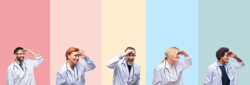 拼贴的专业医生在五颜六色的条纹上，孤立的背景非常快乐和微笑，用手捂着头看着远方。 搜索概念。