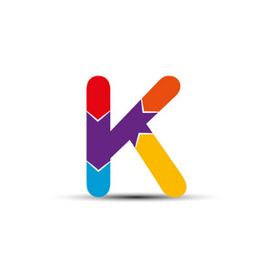 字母K从四个彩色箭头中提取