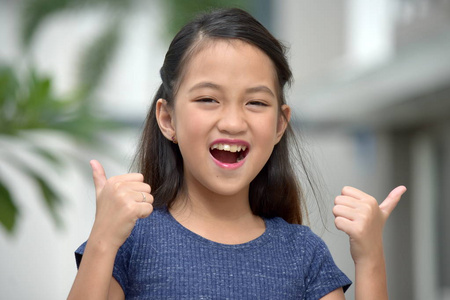 菲律宾女孩和幸福