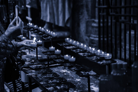 在教堂信仰和信仰宗教中蜡蜡烛