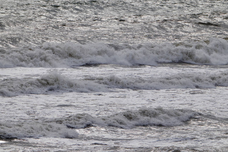 意大利西西里地中海波涛汹涌