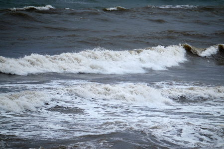 意大利西西里地中海波涛汹涌