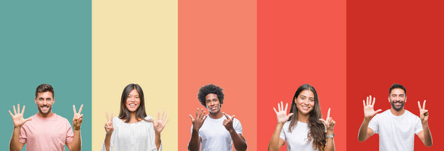 拼贴不同民族的年轻人在五颜六色的条纹上，孤立的背景显示和指向7号手指，同时微笑自信和快乐。